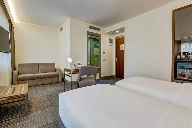 Plus Suit Atasehir Istanbul Exterior foto