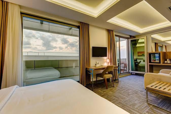 Plus Suit Atasehir Istanbul Exterior foto